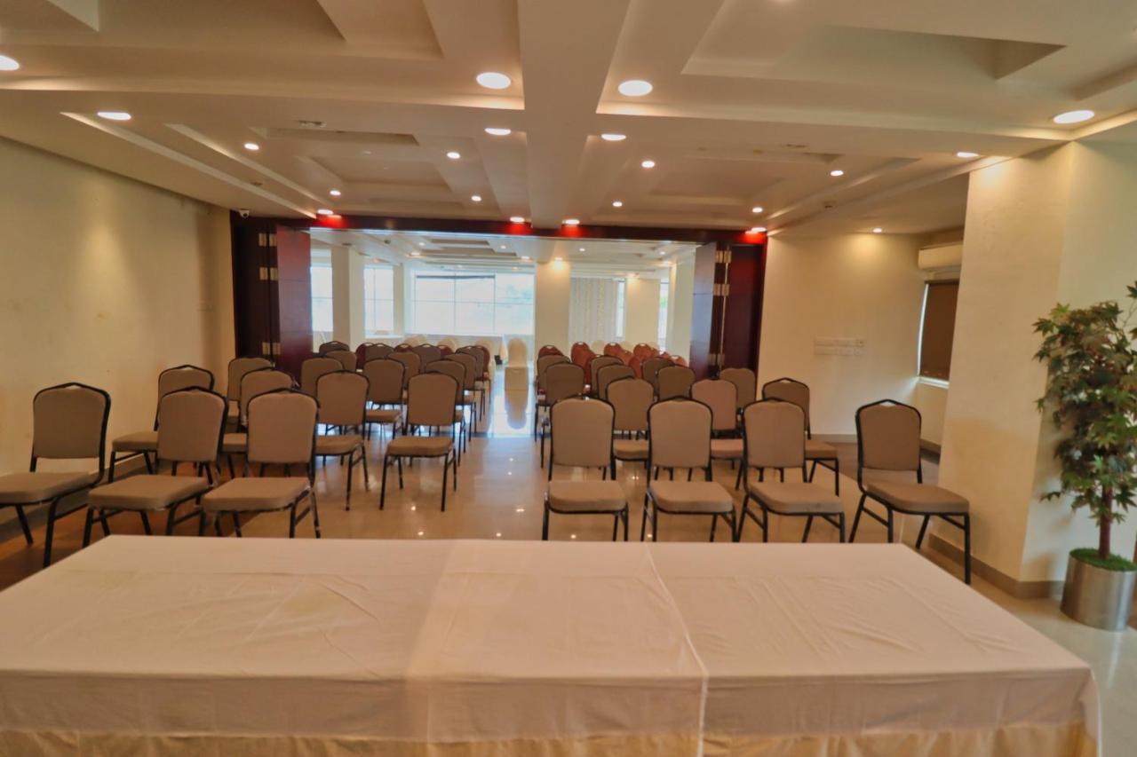 Crestmont Ashapurna Jaipur, Banipark Otel Dış mekan fotoğraf