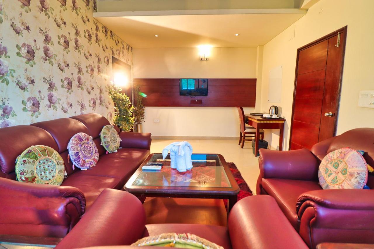 Crestmont Ashapurna Jaipur, Banipark Otel Dış mekan fotoğraf