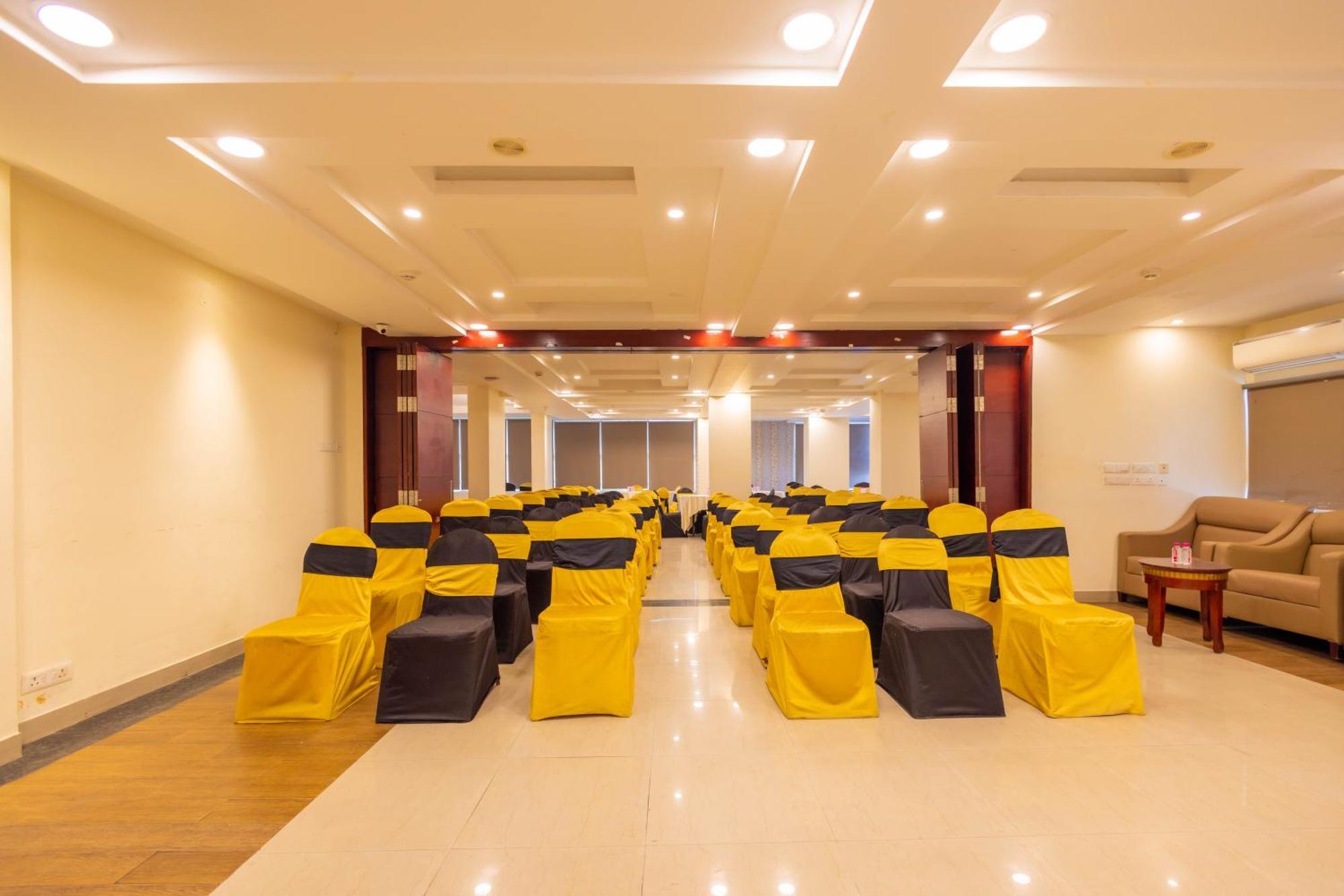 Crestmont Ashapurna Jaipur, Banipark Otel Dış mekan fotoğraf
