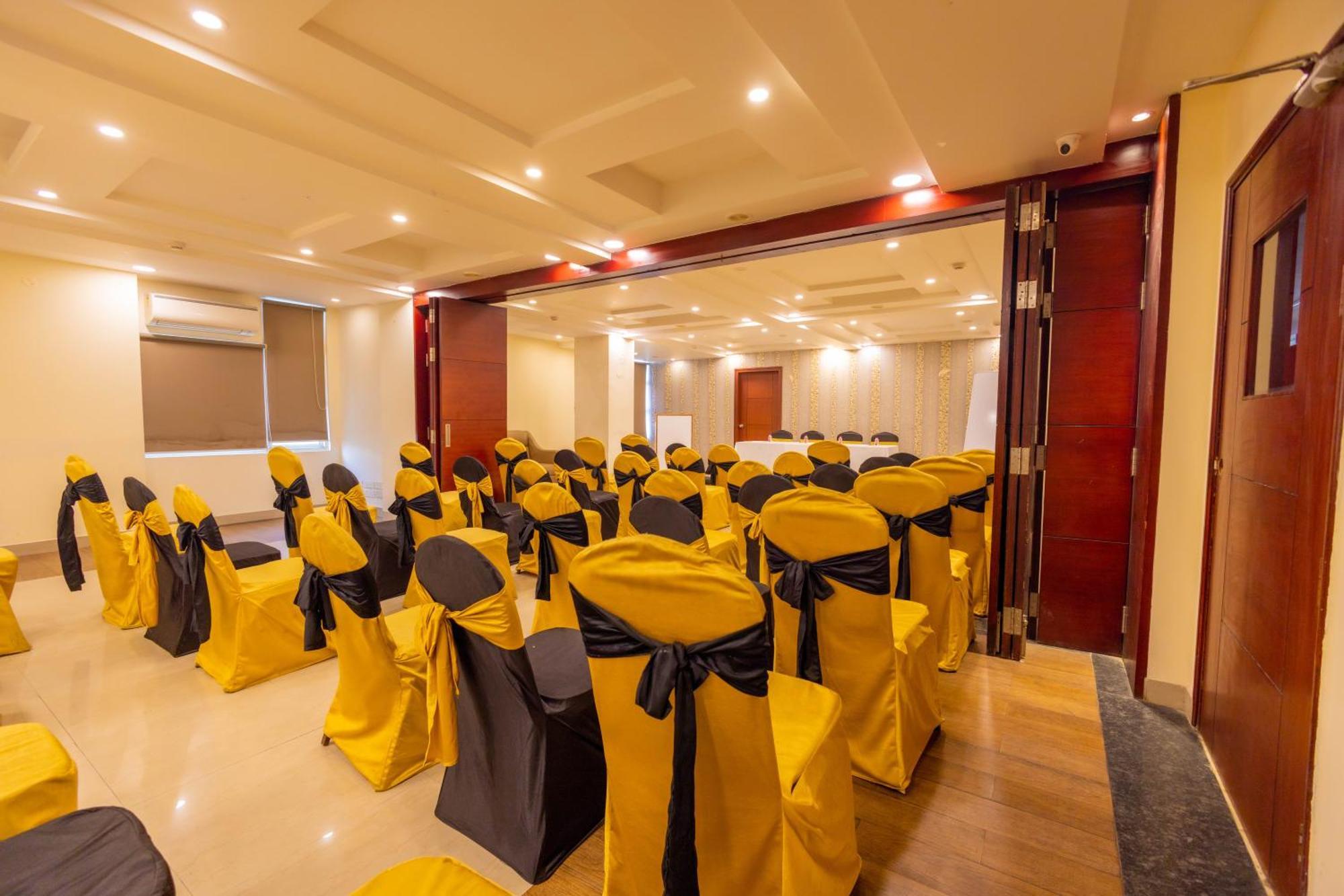 Crestmont Ashapurna Jaipur, Banipark Otel Dış mekan fotoğraf