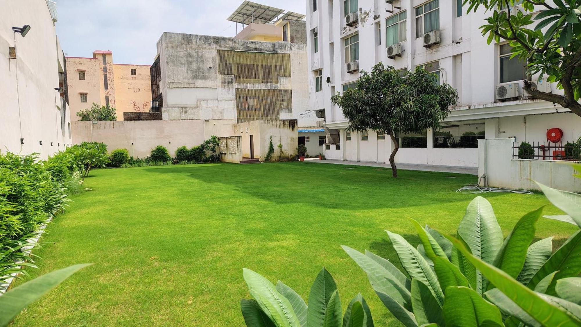 Crestmont Ashapurna Jaipur, Banipark Otel Dış mekan fotoğraf