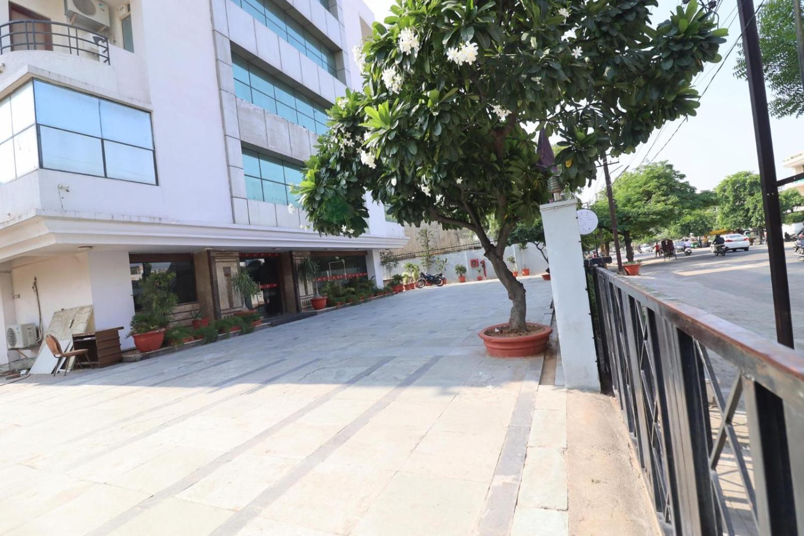 Crestmont Ashapurna Jaipur, Banipark Otel Dış mekan fotoğraf